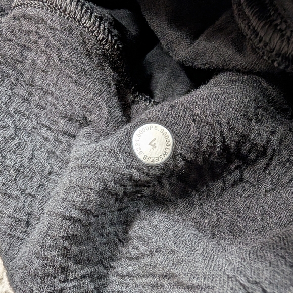Lululemon Sweatshirt Womens 4 Black Textured Crewneck Pullover Casual Light - Picture 5 of 7